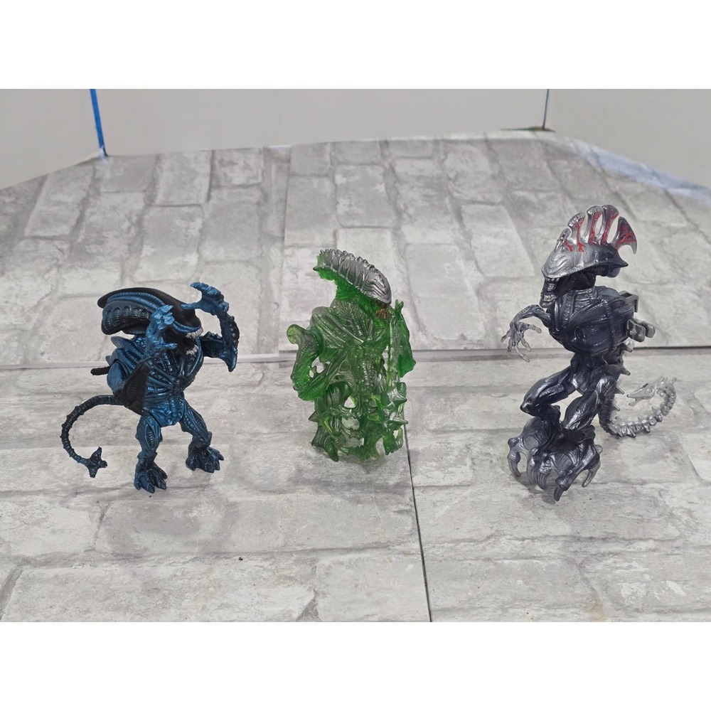 Lot of 3 ALIENS Queen Alien Deluxe Xenomorph 6" Gorilla Queen Blue Green Purple